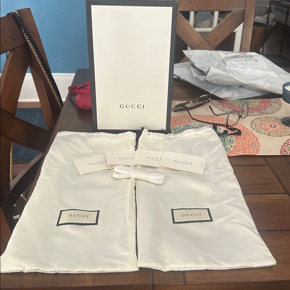 GUCCI Ace Bee Embroidered White
Leather Sneakers - Picture 16 of 16